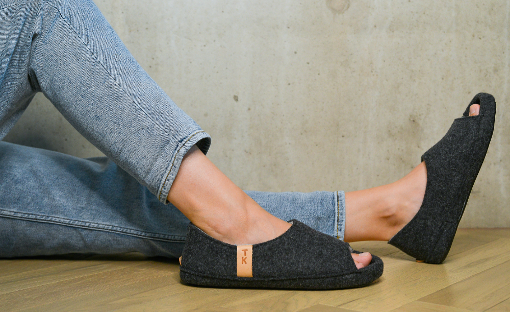 TOKU Bern Slippers - Dark Gray