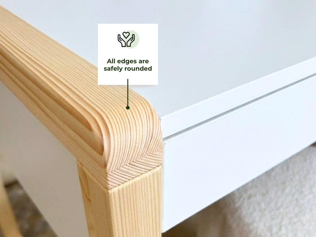 STOLLY Children’s Desk with Three Drawers and Pencil Holders