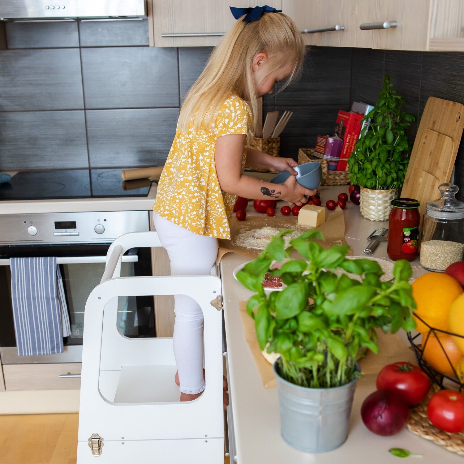 Transformable Kitchen Tower / Table & Chair